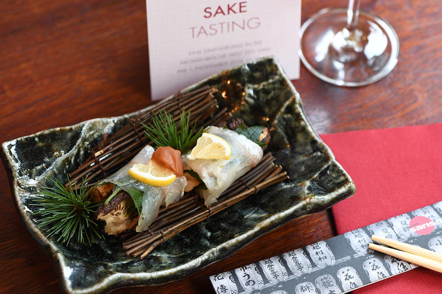 鮨屋 ミュンヘン店で日本酒の試飲